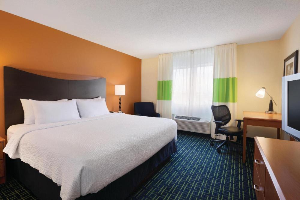 King Room with Roll-in Shower - Mobility and Hearing Accessible interior